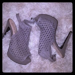 Jessica Simpson Clapton Grey 5in. heels